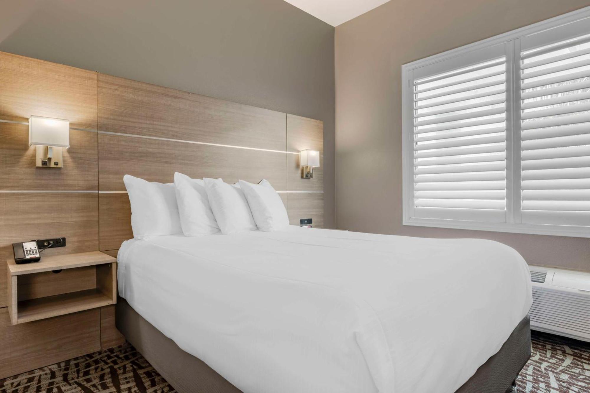 Best Western Plus Lake Elsinore Inn & Suites Εξωτερικό φωτογραφία