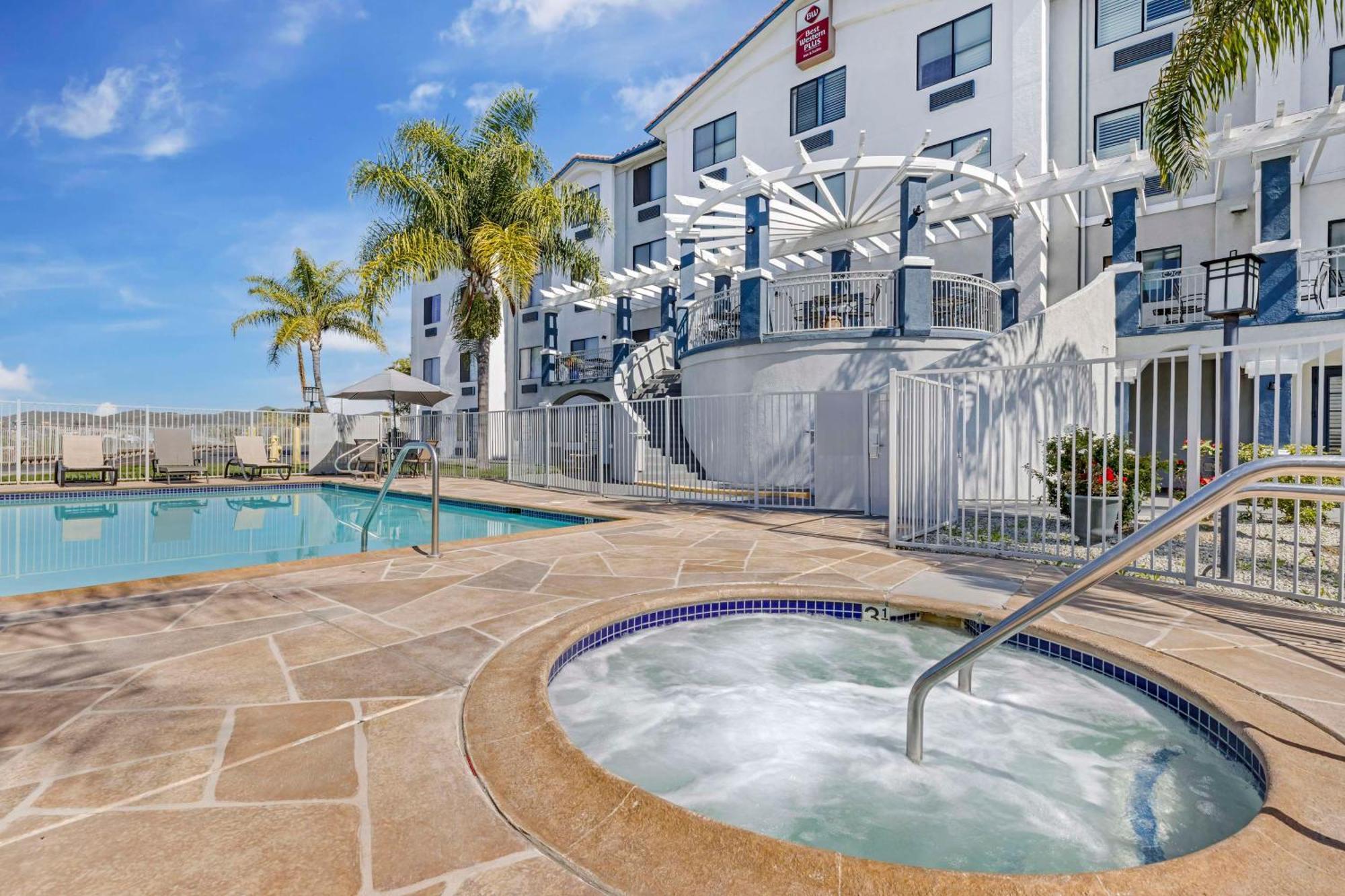 Best Western Plus Lake Elsinore Inn & Suites Εξωτερικό φωτογραφία