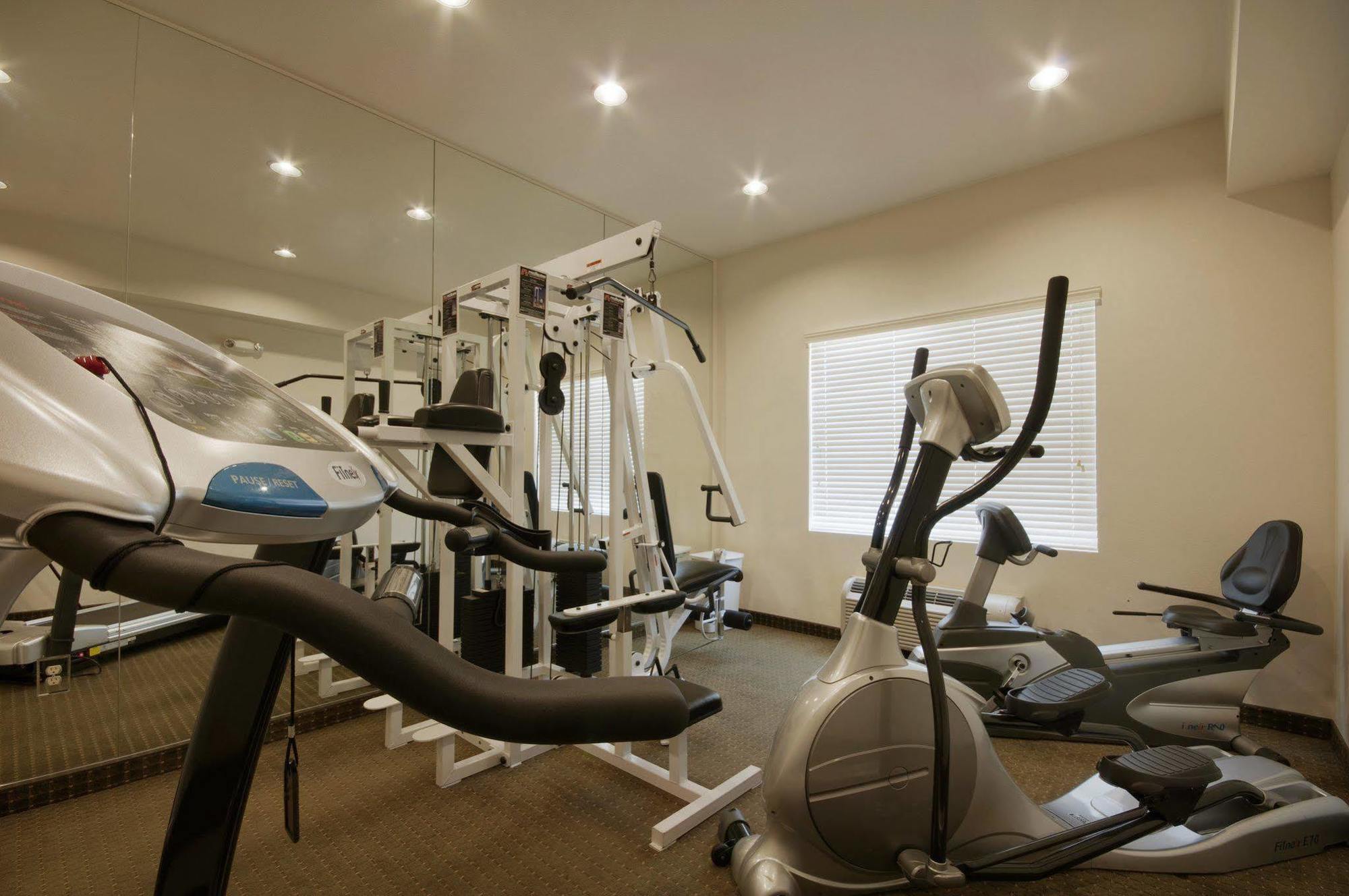 Best Western Plus Lake Elsinore Inn & Suites Εξωτερικό φωτογραφία